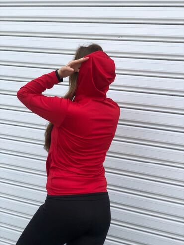 Gornji i donji deo: Likra
M - 2xl
3200 — 9