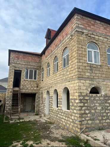Bağ evlərinin satışı: Bakı, Novxanı, 220 kv. m, 6 otaqlı, Qaz, İşıq, Su