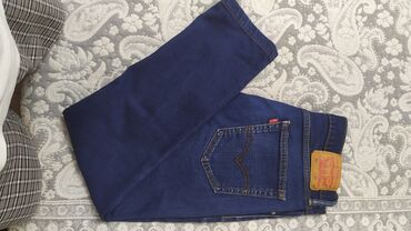 Джинсы: Продаю джинсы за символическую цену : 1) 1-2 фото Levi's 2) 3-5 фото