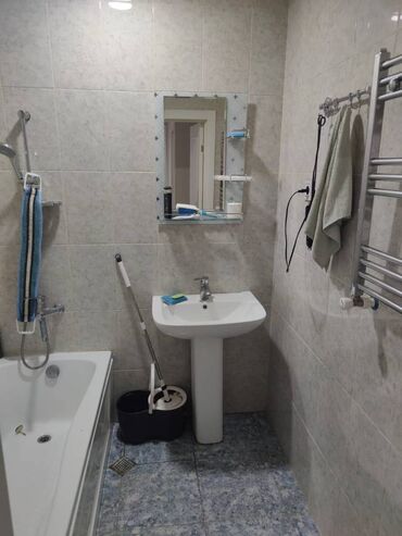 Uzunmüddətli kirayə mənzillər: Yasamalda midada 9 mertebeli binanın 1-ci mərtəbəsində yerləşən ümumi — 8