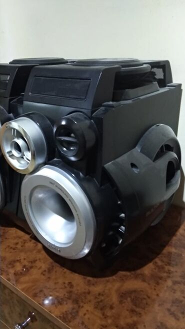 Musiqi mərkəzləri: 3800 w Güclü səs sistemi 2 Basoviki 2 Səs Kalonkaları var — 7