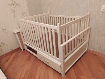 Для девочки и мальчика, Четырехугольная, Колыбель, С бортиками, Без матраса, С механизмом качания