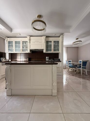 Продажа домов: Дом, 240 м², 4 комнаты — 4