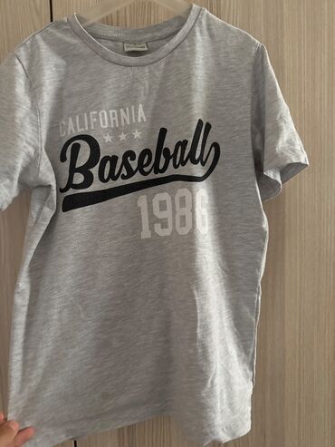 Koftalar, sviterlər: Oğlan uçun koynekler ve şortlar 7-8, 8-9 yaş geyimler Yenidirler — 2