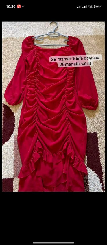 Çəkmələr: - Qara açıq-burun, açıq-daban dabanlı çəkmə-sandal qarışığı. - — 2