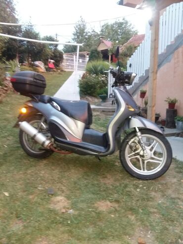 Other motorcycles & scooters: Hitno prodajem skuter 125 CC u odličnom stanju,ima papire,zbog odlaska