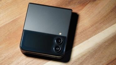 Samsung: Samsung Galaxy Z Flip 4, Б/у, 256 ГБ, цвет - Черный, 1 SIM, eSIM
