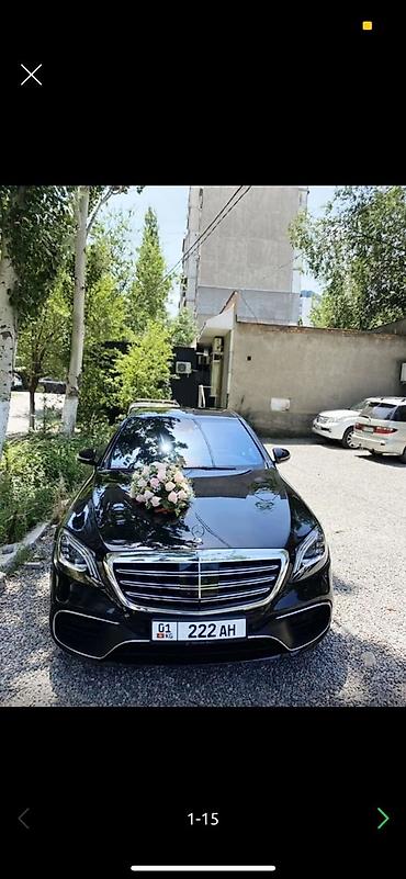 mersedes e class: Элегантный седан Mercedes-Benz черного цвета с хромированной решеткой — 5