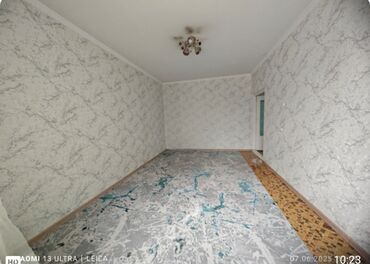 сдаю комнату аламединский рынок: 1 комната, 35 м², 105 серия, 2 этаж, Старый ремонт
