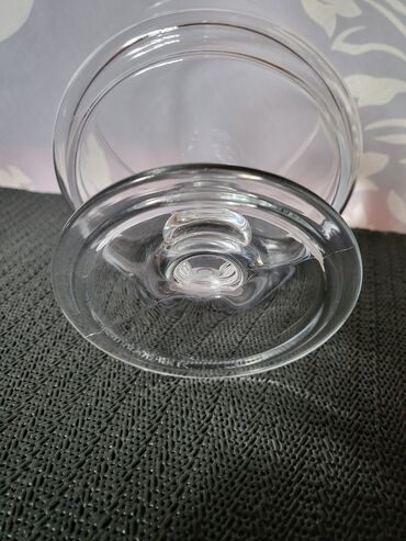 Ostalo posuđe: Bombonijera vitaz kristalno staklo. Bombonijera je bez ostecenja,sve na lalafo.rs — 11 Ostalo posuđe: Bombonijera vitaz kristalno staklo. Bombonijera je bez ostecenja,sve — 11