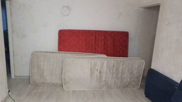 функциональные кроваты: Три матраса для кровати или дивана, два из которых выполнены в