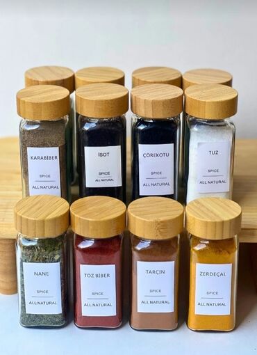 corek: Şüşə ədviyyat qabları dəsti - Material: qalın şüşə korpus, bambuk