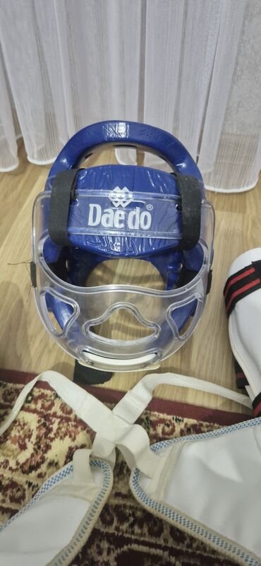 Qoruyucu aksesuarlar: Taekvondo üçün tam qoruyucu dəst – Daedo Komplektin tərkibi: - Daedo — 8