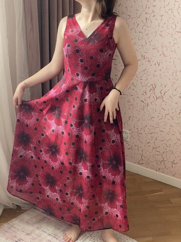 женские кофты для полных: Qadın maxi donu - Rəng və naxış: Qırmızı əsas fon üzərində böyük lalafo.az -da женские кофты для полных: Qadın maxi donu - Rəng və naxış: Qırmızı əsas fon üzərində böyük