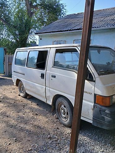 ешка е 303: Mitsubishi L300: 1992 г., 0.2 л, Механика, Бензин, Минивэн — 2