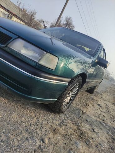 Opel: Opel Vectra: 1995 г., 1.8 л, Механика, Бензин, Седан