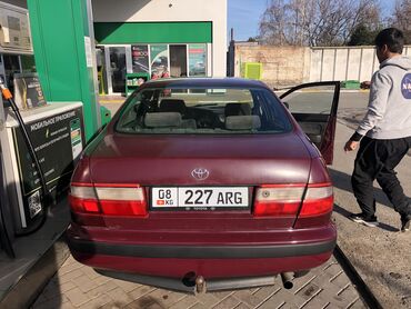 Toyota: Toyota Carina E: 1.6 л, Механика, Бензин, Седан