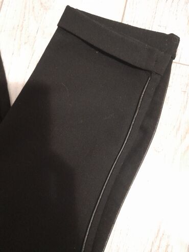 crne pantalone s: S (EU 36), M (EU 38), Normalan struk, Čino