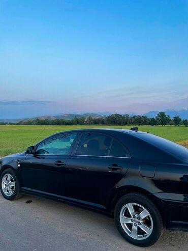 toyota avensis автомат: Автомобиль Toyota Avensis черного цвета, кузов хеджбек. Автомобиль
