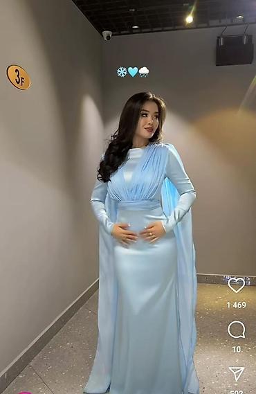 light blue: Нарядное длинное платье цвета нежного льда, сзади идёт красивый шлейф — 1