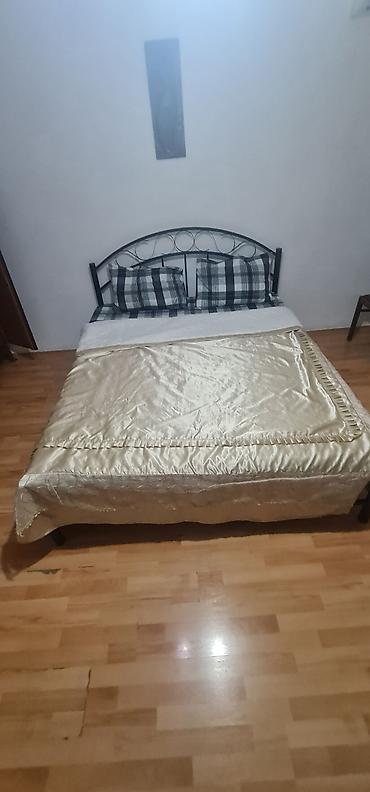 Mənzillər: Kirayə verilir: şəhər mərkəzində, restoran və kafe sıralarının — 6