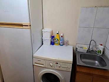 Daşınmaz əmlak: Ünvan olaraq Yeni Yasamal, İnşaatçılar metrosuna yaxın yerdədi.Evin — 7