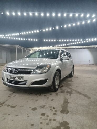 belarus 1221 2: Opel Astra: 1.3 l | 2010 il | 268600 km Universal