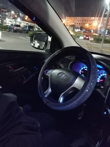 Hyundai: Hyundai ix35 2010 offroader/SUV,5 qapı ağ rəng 2.0 mühərrik 150 at — 4