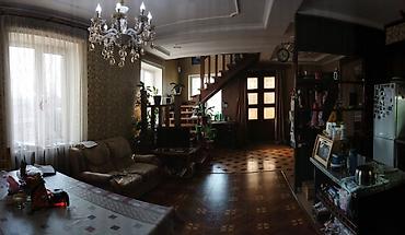 Продажа коттеджей и домов: Продам в центре двухэтажный кирпичный дом,+ цокольный этаж. Удобен — 29