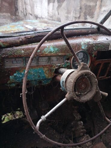 Digər avtomobil ehtiyat hissələri: Klassik sovet avtomobili – retro sedan (təxminən 1950–60-cı illər — 1