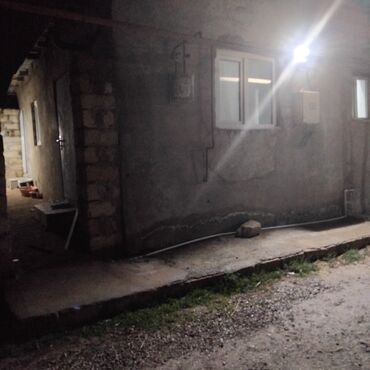 Uzunmüddətli kirayə mənzillər: Qobu yolunda magistral yolun qiraginda 2otagli heyet evi satilir, orta — 17