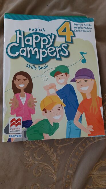CD, DVD disklər və kassetlər: Bu, "Happy Campers" ingilis dili dərsliyinin 4-cü səviyyəli bacarıq