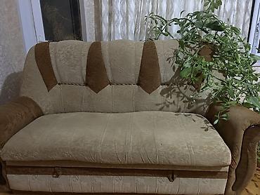 Divanlar: Ikili divan – açılıb‑yığılan, altı sandıqlı - Ölçü: təxmini 2 yerlik — 1
