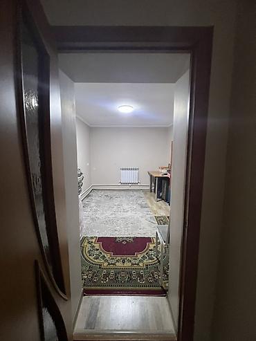 Студия с отдельным санузлом и мини‑кухней. Планировка и оснащение: -