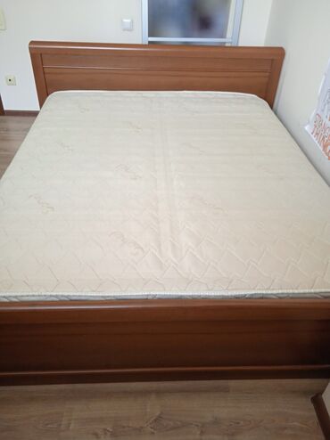 двуспальная кровать с металлическим каркасом: Двуспальная Кровать, Б/у