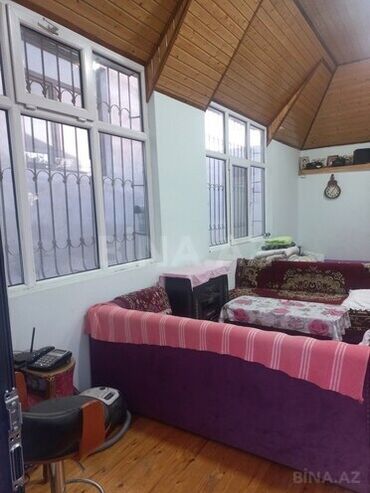 Həyət evləri və villaların satışı: Satılır: həyətyanı sahəsi və tikililər kompleksi - İki mərtəbəli əsas — 8