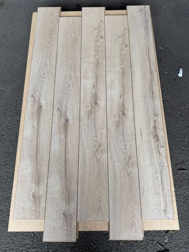 Laminat: Salam laminatlarimiz 31 32 33 klass olmagala hər rəg secimi var 250 yə — 27