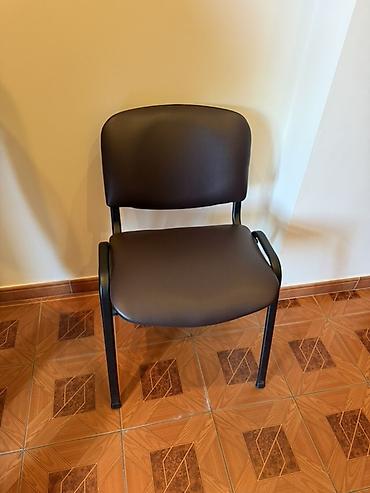 Ofis dəst mebeli: Ofis mebel dəsti Tərkibi: - Direktor masası – geniş iş səthi, yan və — 10