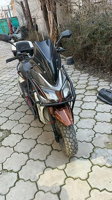Скутеры: Тип скутера 125 куб. см, Бензин — 1