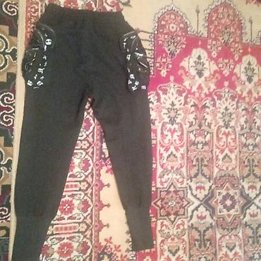 Черные спортивные штаны/джоггеры с необычным декором по бокам. - Цвет