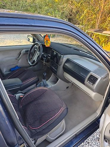 vento: Volkswagen Vento: 1992 г., 1.8 л, Механика, Бензин, Седан — 7