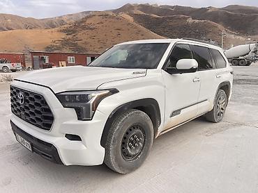 c max: Toyota Sequoia: 2022 г., Гибрид, Внедорожник — 2