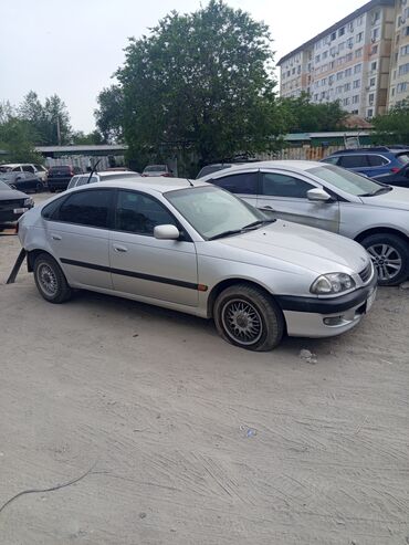 Toyota: Toyota Avensis: 1999 г., 1.8 л, Механика, Бензин, Хэтчбэк