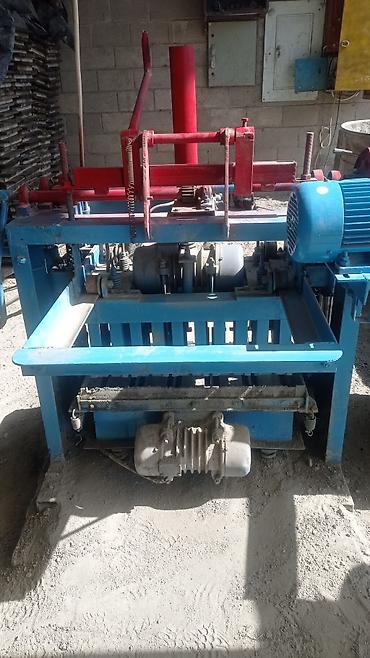 Производство пескоблоков: Продается пескоблочные две станки. Иметься 4 видов матрец, 300шт — 3