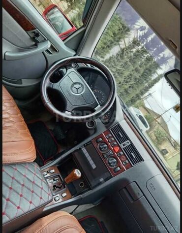 Mercedes-Benz: Mercedes-Benz C‑Class (W202) sedan, qırmızı rəng. - Kuzov: 4 qapılı — 10