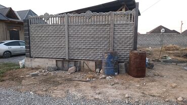 Бетонные еврозаборы: Еврозабор из железобетонных панелей Описание: - Секции из прочного — 9