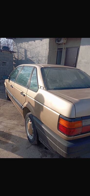 Volkswagen: Volkswagen Passat: 1990 г., 1.8 л, Механика, Бензин, Седан — 6