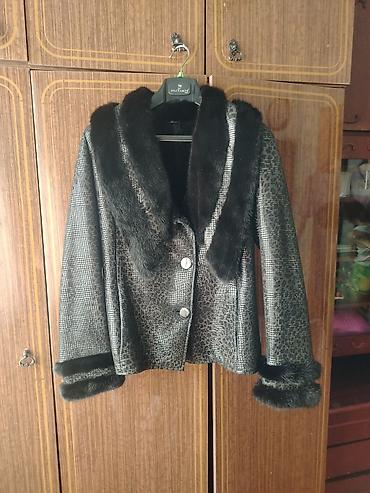 kisi kurtka modelleri: Şık qadın üst geyimi – qısa model jaket/kürk kombinasiyası Feminadan — 1