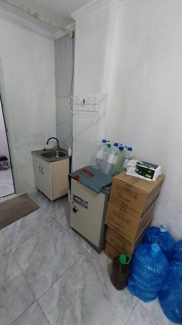 Медицинские центры: Срочно продается нежилое помещение! ( АПТЕКА ), ж/м Пригородное, ул — 10