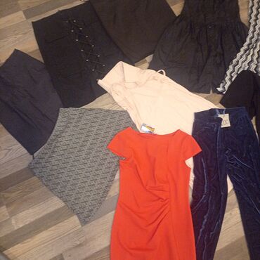 Ostala ženska odeća: Ženska garderoba – raznovrstan paket Sadržaj: - Haljine: crna sa puf — 2